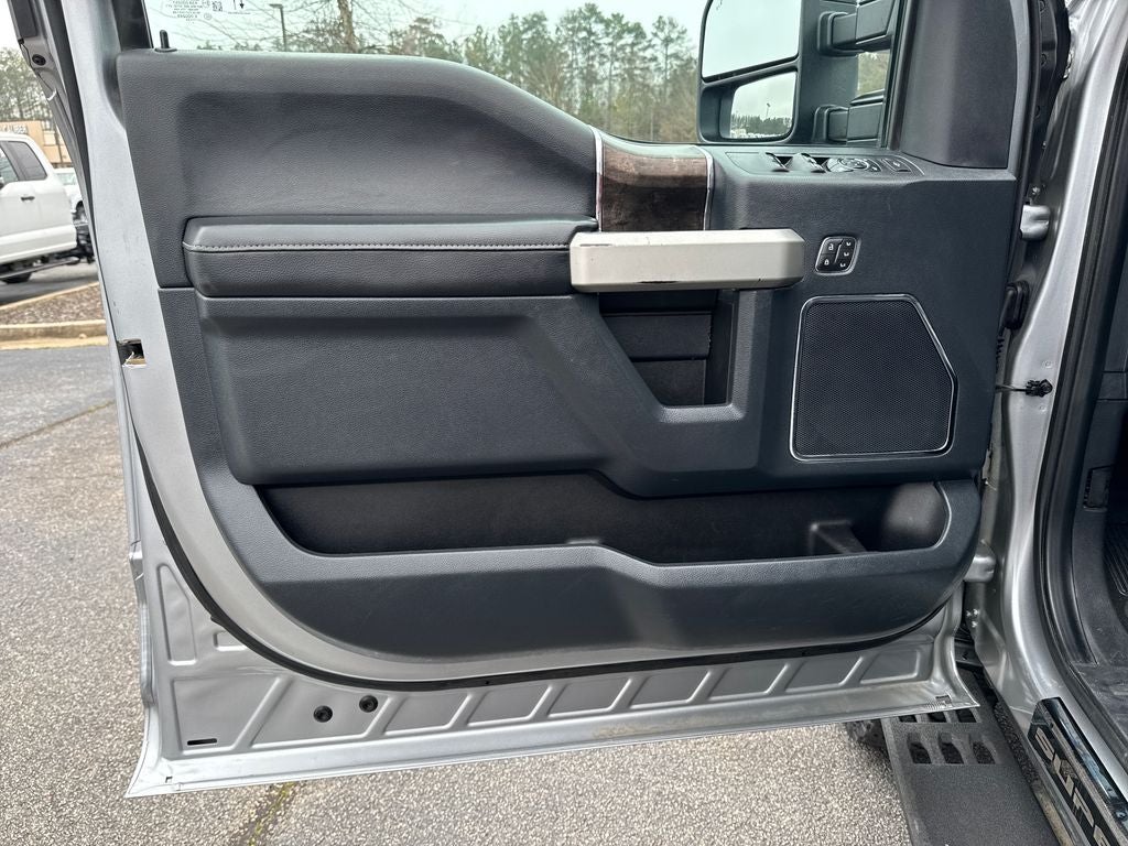 2022 Ford F-350SD Lariat