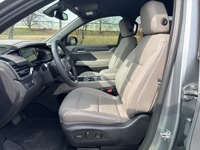 2024 GMC Acadia Elevation