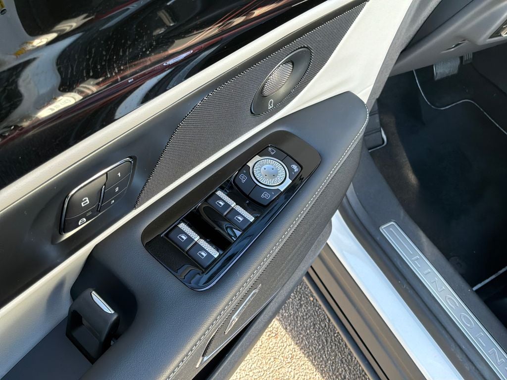 2025 Lincoln Nautilus Reserve