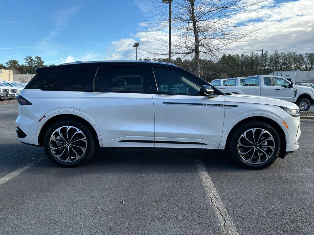 2025 Lincoln Nautilus Reserve