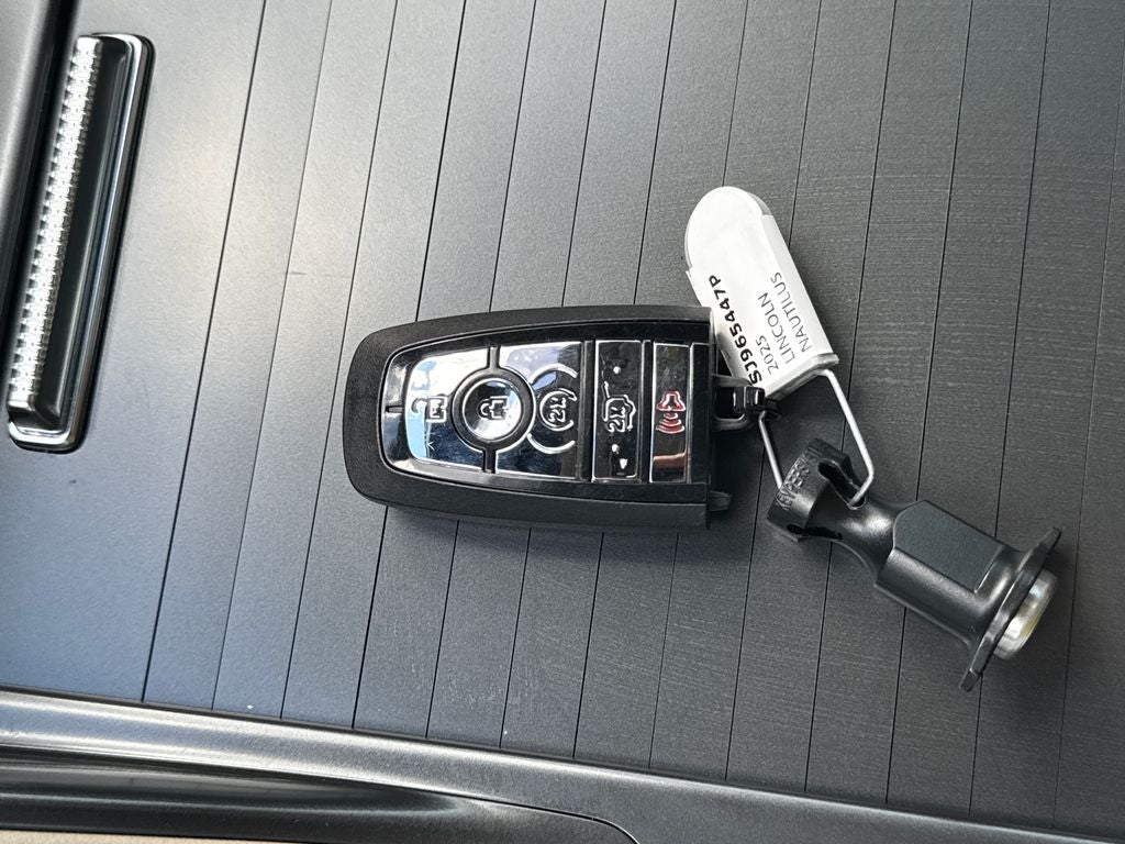 2025 Lincoln Nautilus Reserve