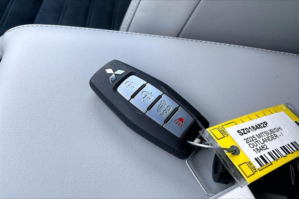 2025 Mitsubishi Outlander SE