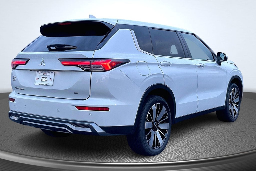 2025 Mitsubishi Outlander SE