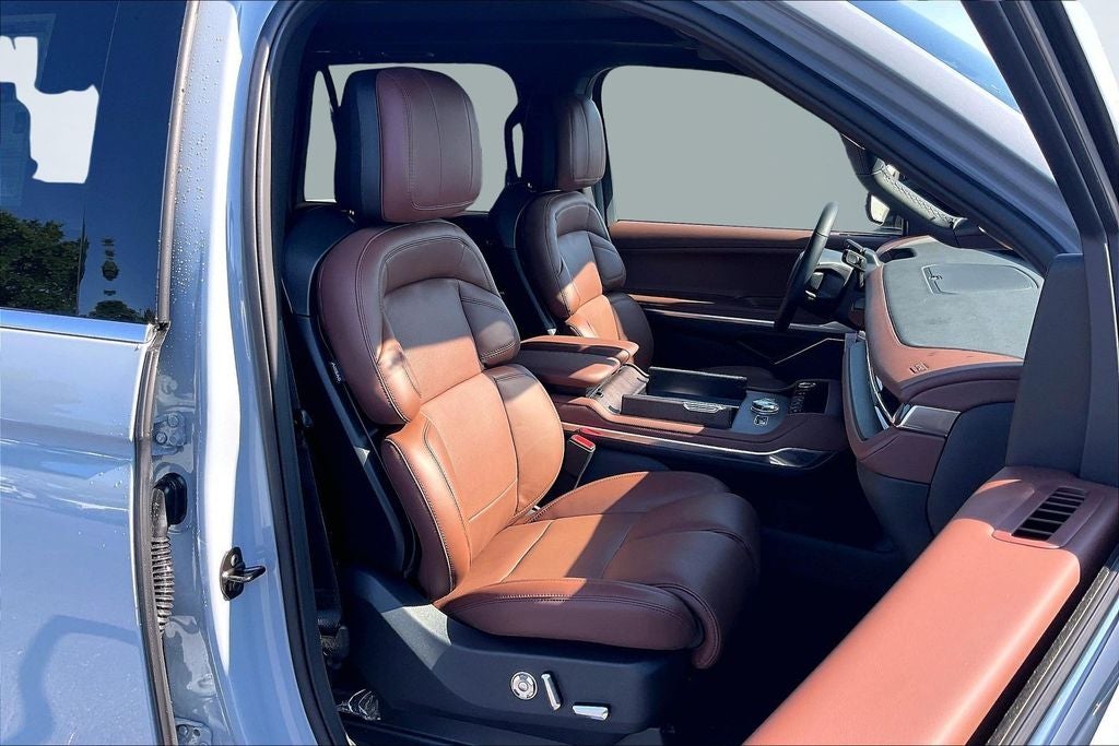 2027 Lincoln Navigator Reserve