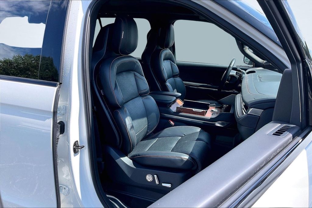 2027 Lincoln Navigator Black Label