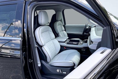 2027 Lincoln Navigator Black Label