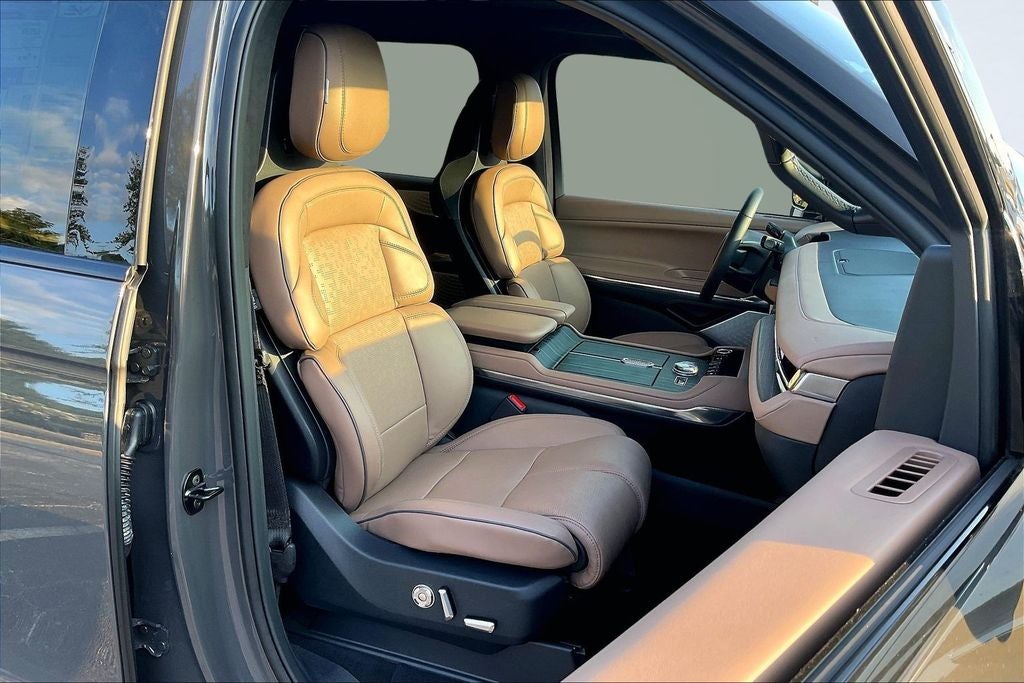 2027 Lincoln Navigator Black Label