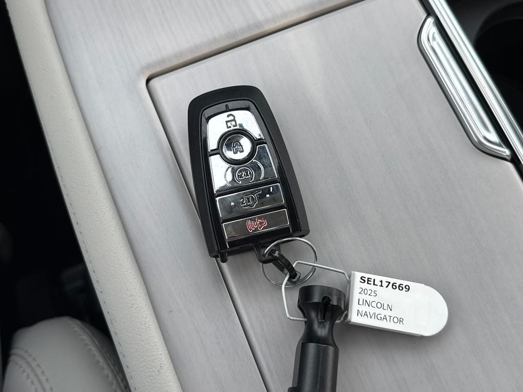 2025 Lincoln Navigator L Reserve