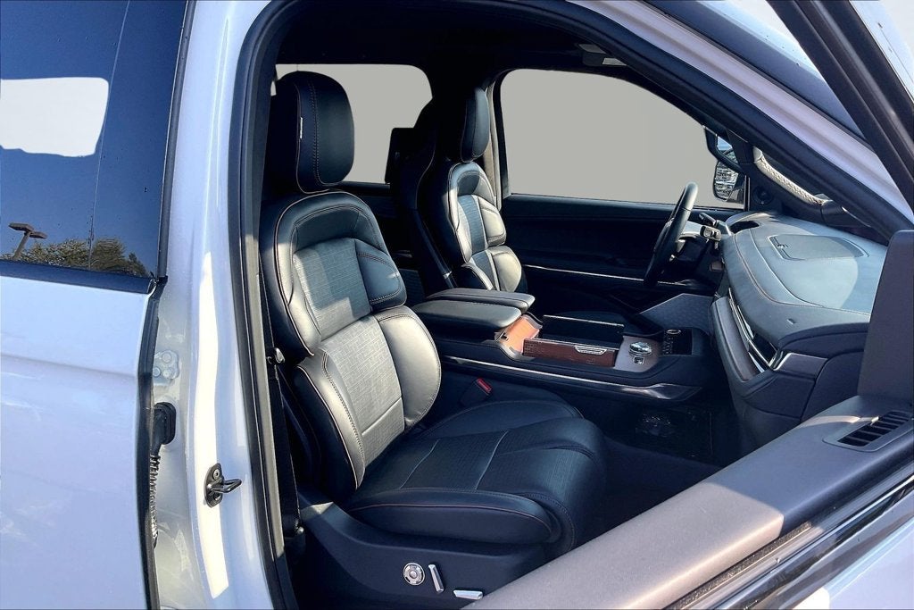 2027 Lincoln Navigator L Black Label