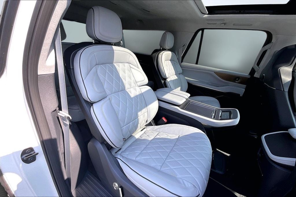 2027 Lincoln Navigator L Black Label