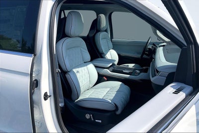 2027 Lincoln Navigator L Black Label