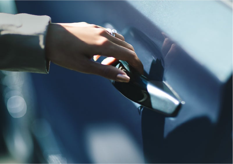 A hand gracefully grips the Light Touch Handle of a 2023 Lincoln Aviator® SUV to demonstrate its ease of use | Allan Vigil Lincoln, Inc. in Morrow GA