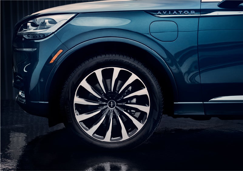 The 2023 Lincoln Aviator® Black Label Grand Touring model with unique 12-spoke wheel | Allan Vigil Lincoln, Inc. in Morrow GA