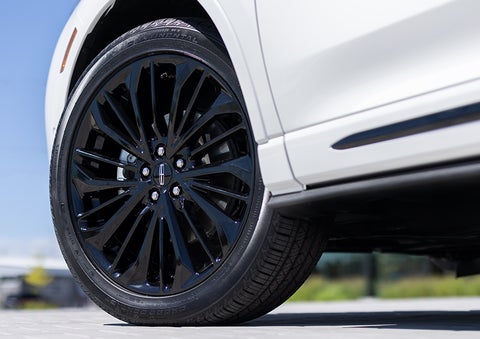 The stylish blacked-out 20-inch wheels from the available Jet Appearance Package are shown. | Allan Vigil Lincoln, Inc. in Morrow GA