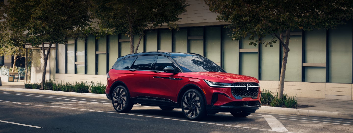 A 2025 Lincoln Nautilus® SUV with an available hybrid powertrain is parked in an urban setting. | Allan Vigil Lincoln, Inc. in Morrow GA
