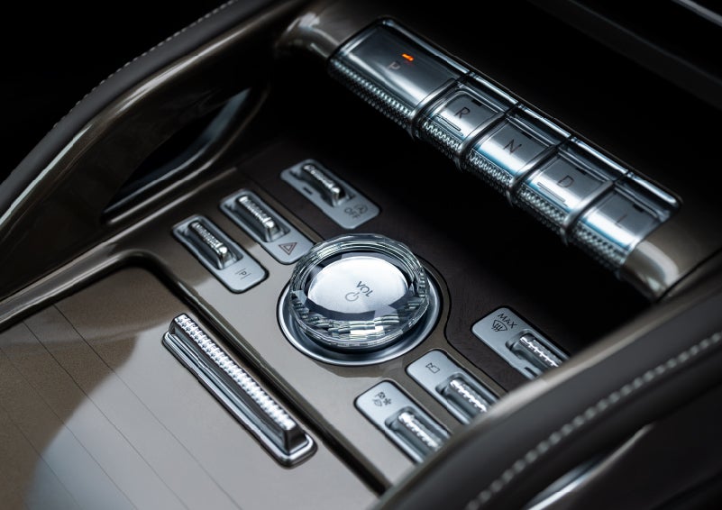 A crystal-inspired volume knob is shown in the center floor console of a 2026 Lincoln Nautilus® SUV. | Allan Vigil Lincoln, Inc. in Morrow GA